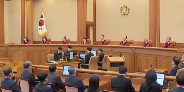 헌법재판소 ‘114쪽 분량’ 윤석열 탄핵 결정문 …  윤측 주장 하나하나 반박